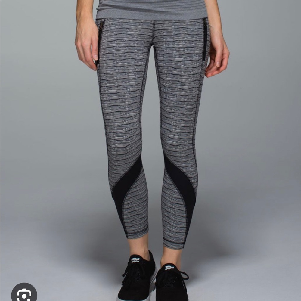 LULULEMON Inspire Tight II Textured Wave Black Silver size 6 NEW